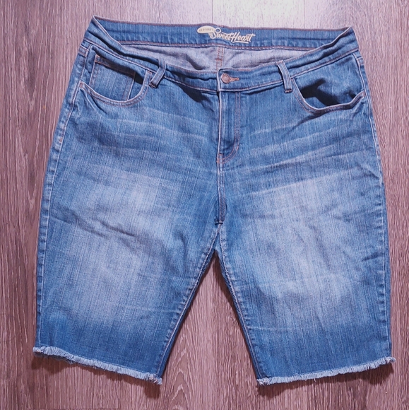 Old Navy Pants - Old Navy Sweetheart Denim Jean Shorts Size 12 Raw Hem Distressed Casual Stretch
